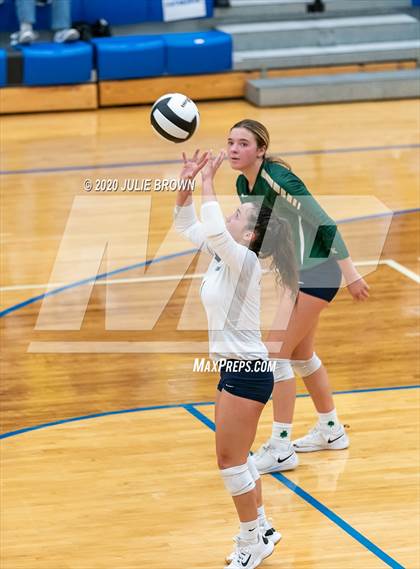 Thumbnail 2 in Cathedral vs Yorktown (IHSAA 4A Regional Semifinal) photogallery.