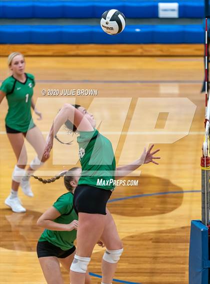 Thumbnail 3 in Cathedral vs Yorktown (IHSAA 4A Regional Semifinal) photogallery.