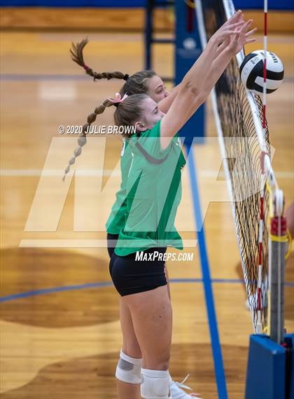 Thumbnail 3 in Cathedral vs Yorktown (IHSAA 4A Regional Semifinal) photogallery.