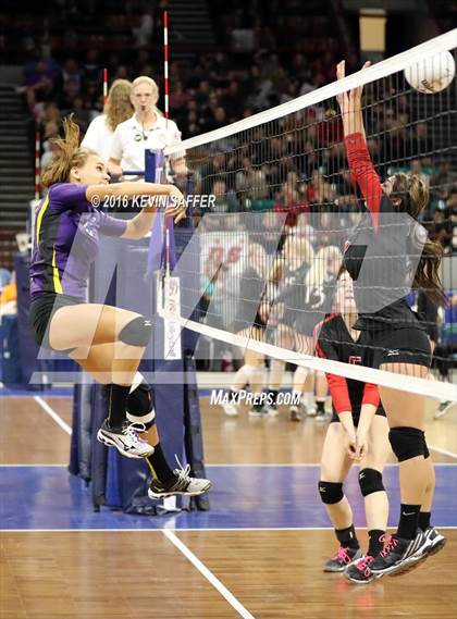 Thumbnail 1 in Kit Carson vs. Holly  (CHSAA 1A Pool Play) photogallery.