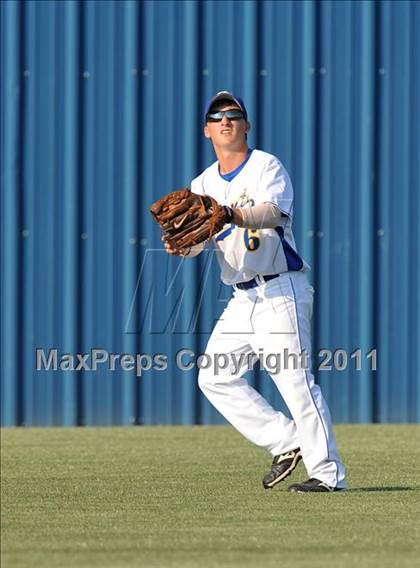 Thumbnail 1 in Blue Ridge vs Dodd City (UIL 1A Region 2 final) photogallery.