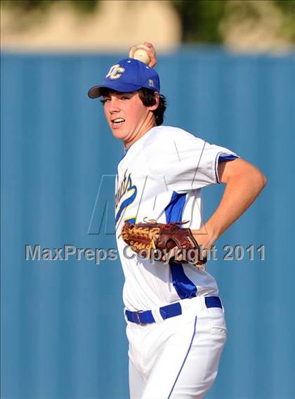 Thumbnail 2 in Blue Ridge vs Dodd City (UIL 1A Region 2 final) photogallery.
