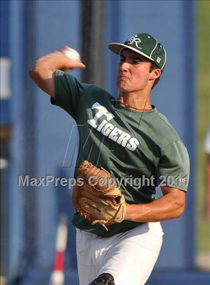 Thumbnail 2 in Blue Ridge vs Dodd City (UIL 1A Region 2 final) photogallery.