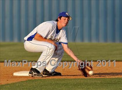 Thumbnail 2 in Blue Ridge vs Dodd City (UIL 1A Region 2 final) photogallery.
