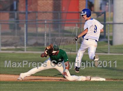 Thumbnail 2 in Blue Ridge vs Dodd City (UIL 1A Region 2 final) photogallery.