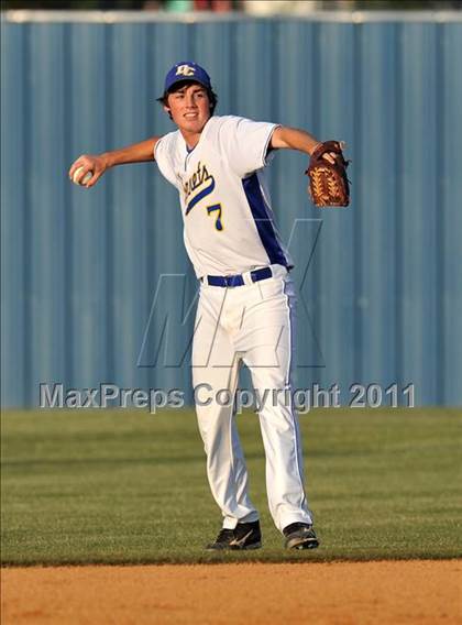 Thumbnail 3 in Blue Ridge vs Dodd City (UIL 1A Region 2 final) photogallery.