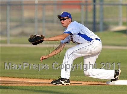 Thumbnail 2 in Blue Ridge vs Dodd City (UIL 1A Region 2 final) photogallery.