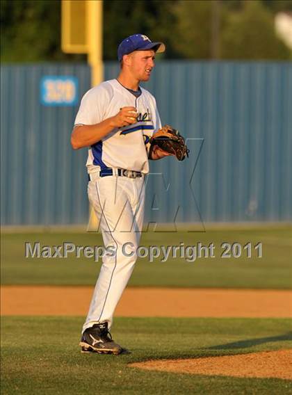 Thumbnail 3 in Blue Ridge vs Dodd City (UIL 1A Region 2 final) photogallery.