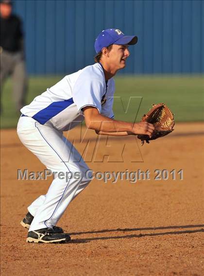 Thumbnail 3 in Blue Ridge vs Dodd City (UIL 1A Region 2 final) photogallery.