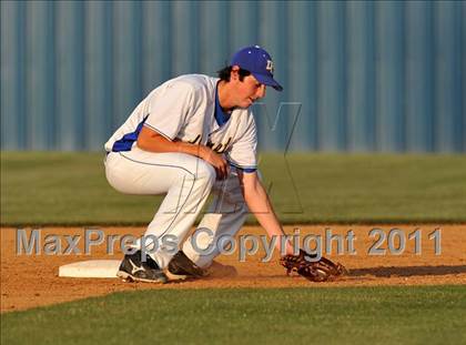 Thumbnail 3 in Blue Ridge vs Dodd City (UIL 1A Region 2 final) photogallery.