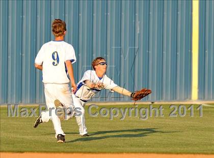 Thumbnail 2 in Blue Ridge vs Dodd City (UIL 1A Region 2 final) photogallery.