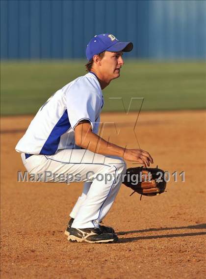 Thumbnail 1 in Blue Ridge vs Dodd City (UIL 1A Region 2 final) photogallery.