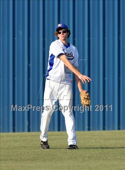 Thumbnail 2 in Blue Ridge vs Dodd City (UIL 1A Region 2 final) photogallery.