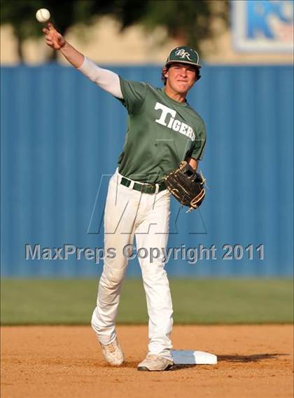 Thumbnail 2 in Blue Ridge vs Dodd City (UIL 1A Region 2 final) photogallery.