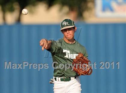 Thumbnail 1 in Blue Ridge vs Dodd City (UIL 1A Region 2 final) photogallery.