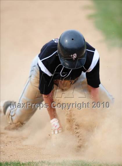 Thumbnail 1 in Coginchaug Regional vs. Canton (CIAC Class S Quarterfinal) photogallery.