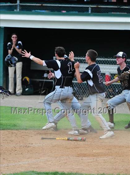Thumbnail 2 in Coginchaug Regional vs. Canton (CIAC Class S Quarterfinal) photogallery.