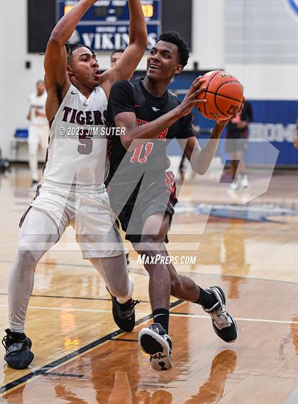 Thumbnail 3 in Furr vs Silsbee (UIL 4A Reg III Semifinal) photogallery.