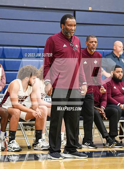 Thumbnail 1 in Furr vs Silsbee (UIL 4A Reg III Semifinal) photogallery.