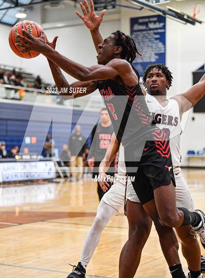 Thumbnail 1 in Furr vs Silsbee (UIL 4A Reg III Semifinal) photogallery.