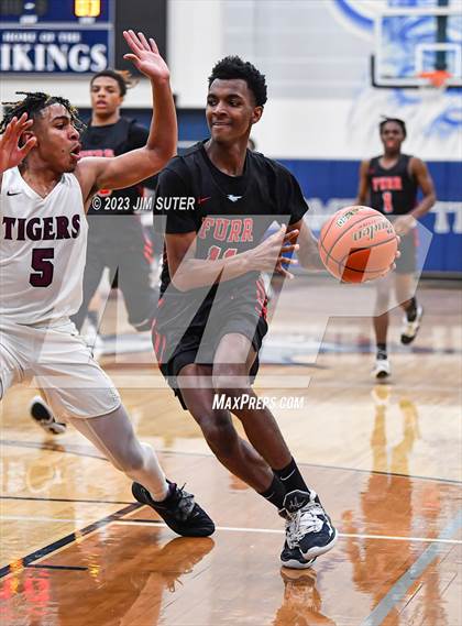 Thumbnail 2 in Furr vs Silsbee (UIL 4A Reg III Semifinal) photogallery.