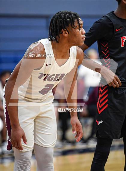 Thumbnail 2 in Furr vs Silsbee (UIL 4A Reg III Semifinal) photogallery.