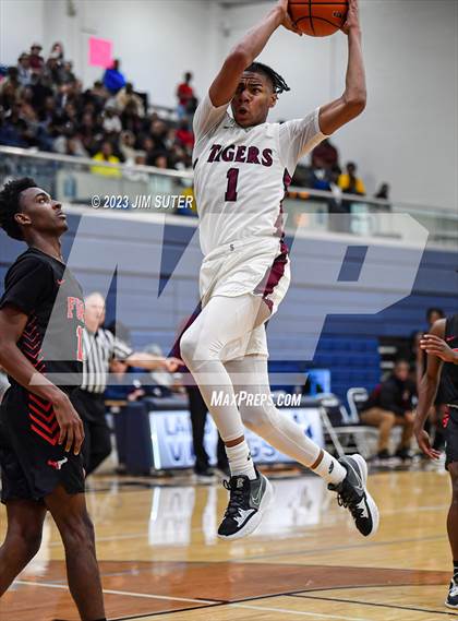 Thumbnail 3 in Furr vs Silsbee (UIL 4A Reg III Semifinal) photogallery.