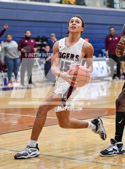 Thumbnail 1 in Furr vs Silsbee (UIL 4A Reg III Semifinal) photogallery.