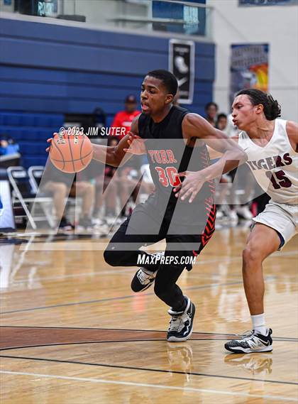Thumbnail 3 in Furr vs Silsbee (UIL 4A Reg III Semifinal) photogallery.