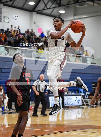 Thumbnail 1 in Furr vs Silsbee (UIL 4A Reg III Semifinal) photogallery.