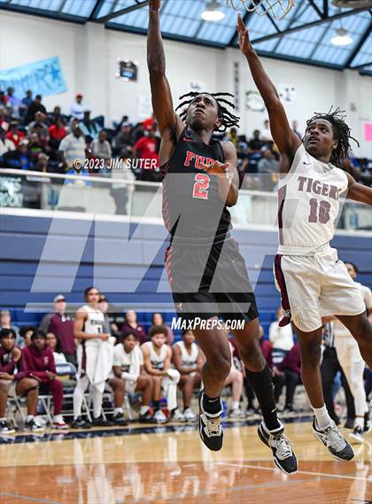 Thumbnail 2 in Furr vs Silsbee (UIL 4A Reg III Semifinal) photogallery.