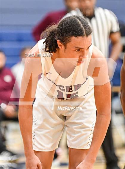 Thumbnail 1 in Furr vs Silsbee (UIL 4A Reg III Semifinal) photogallery.