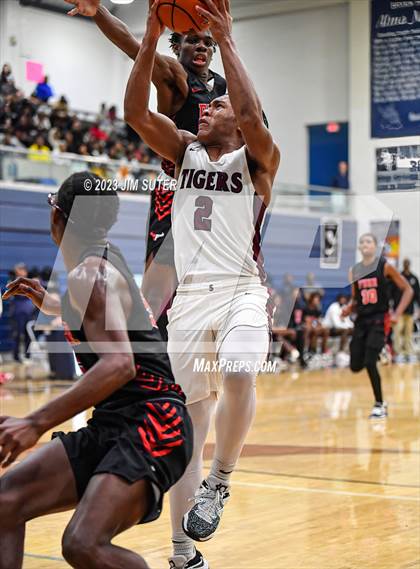 Thumbnail 2 in Furr vs Silsbee (UIL 4A Reg III Semifinal) photogallery.
