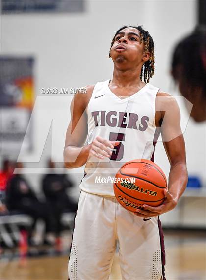 Thumbnail 3 in Furr vs Silsbee (UIL 4A Reg III Semifinal) photogallery.