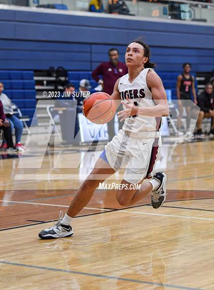 Thumbnail 3 in Furr vs Silsbee (UIL 4A Reg III Semifinal) photogallery.