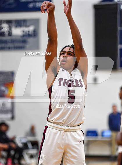 Thumbnail 3 in Furr vs Silsbee (UIL 4A Reg III Semifinal) photogallery.
