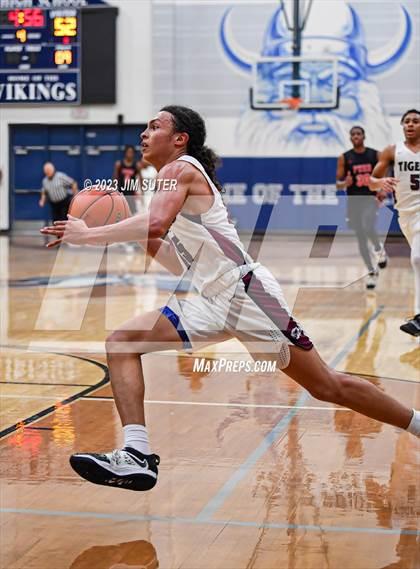 Thumbnail 1 in Furr vs Silsbee (UIL 4A Reg III Semifinal) photogallery.