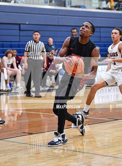 Thumbnail 2 in Furr vs Silsbee (UIL 4A Reg III Semifinal) photogallery.