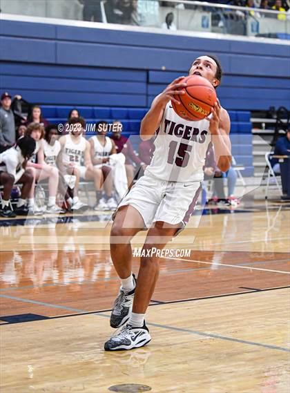 Thumbnail 3 in Furr vs Silsbee (UIL 4A Reg III Semifinal) photogallery.