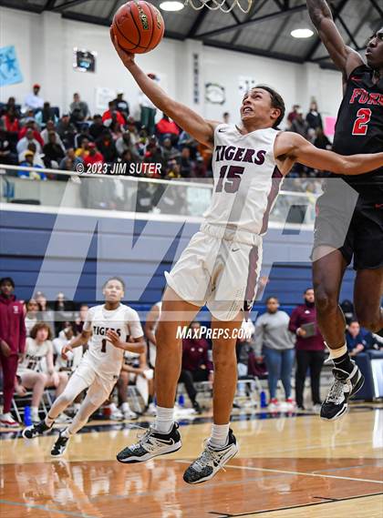 Thumbnail 1 in Furr vs Silsbee (UIL 4A Reg III Semifinal) photogallery.