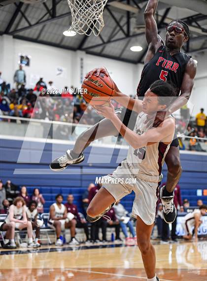 Thumbnail 1 in Furr vs Silsbee (UIL 4A Reg III Semifinal) photogallery.