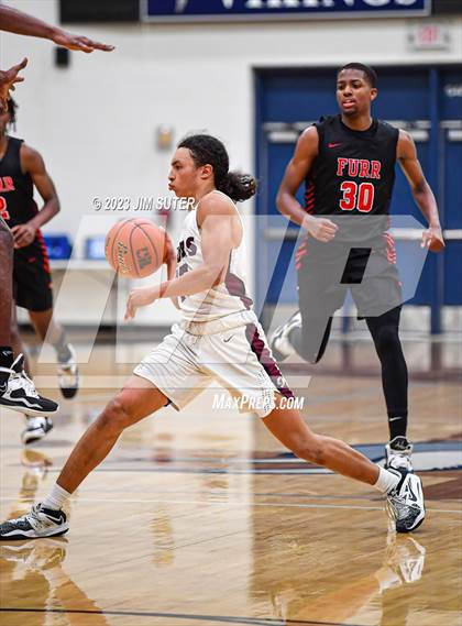 Thumbnail 2 in Furr vs Silsbee (UIL 4A Reg III Semifinal) photogallery.