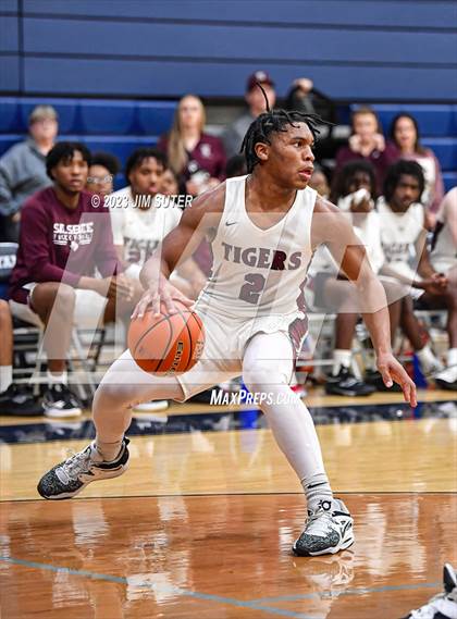 Thumbnail 1 in Furr vs Silsbee (UIL 4A Reg III Semifinal) photogallery.