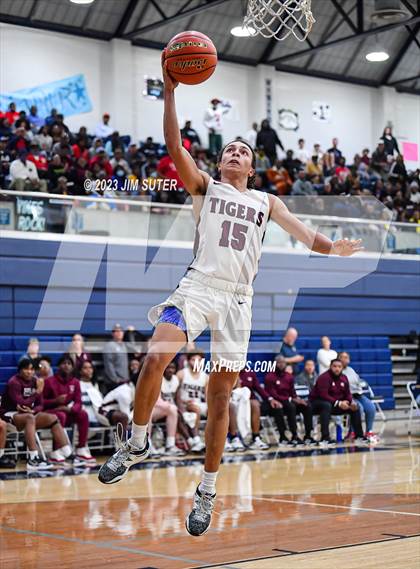 Thumbnail 2 in Furr vs Silsbee (UIL 4A Reg III Semifinal) photogallery.