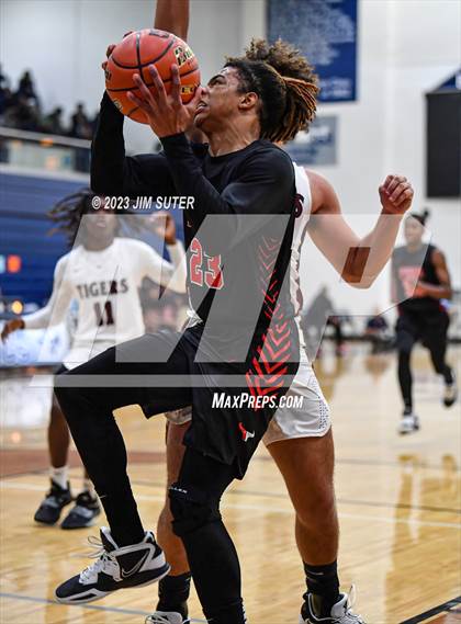Thumbnail 2 in Furr vs Silsbee (UIL 4A Reg III Semifinal) photogallery.
