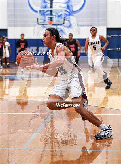 Thumbnail 3 in Furr vs Silsbee (UIL 4A Reg III Semifinal) photogallery.