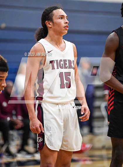 Thumbnail 2 in Furr vs Silsbee (UIL 4A Reg III Semifinal) photogallery.