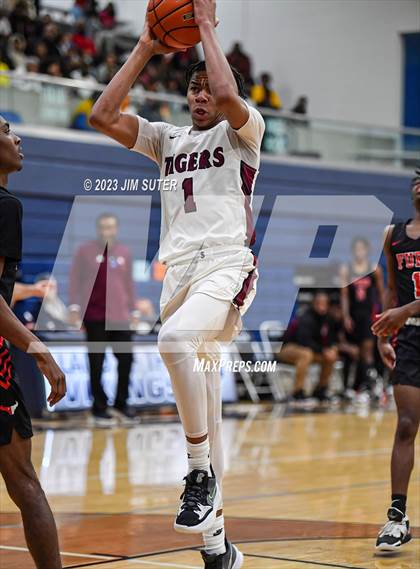 Thumbnail 2 in Furr vs Silsbee (UIL 4A Reg III Semifinal) photogallery.