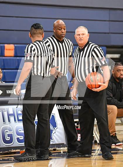Thumbnail 2 in Furr vs Silsbee (UIL 4A Reg III Semifinal) photogallery.