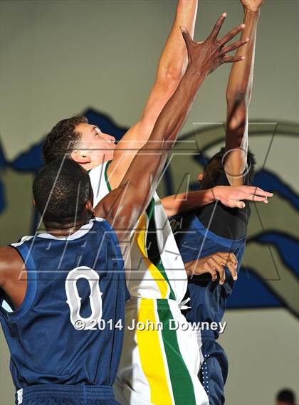 Thumbnail 2 in Silverado vs. Edison (MaxPreps Holiday Classic) photogallery.